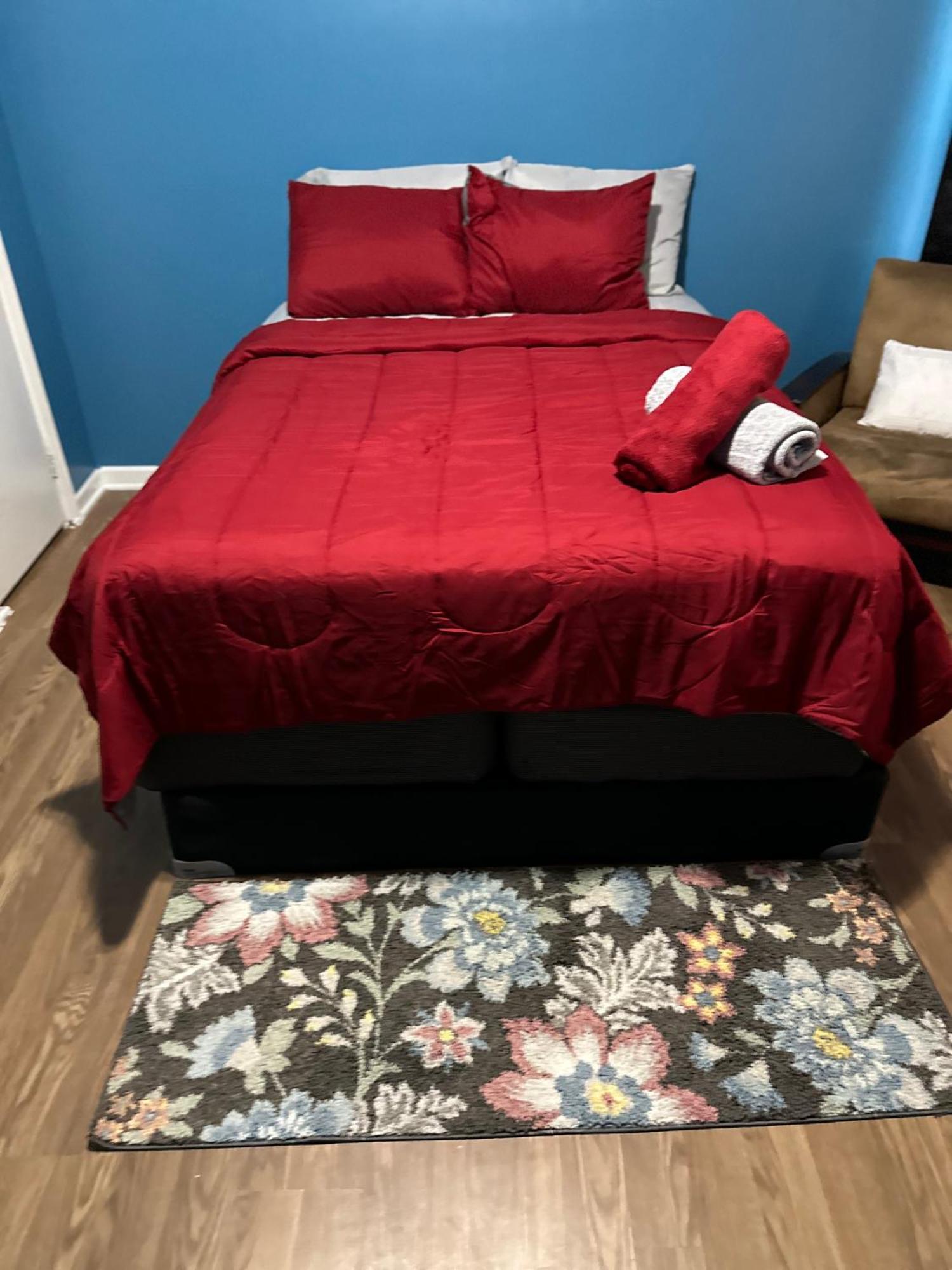 Fidelia Garnet Room, Queen Bed Minutes From Newark Liberty International Airport And Newark Penn Station Bagian luar foto
